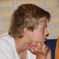 Henter...